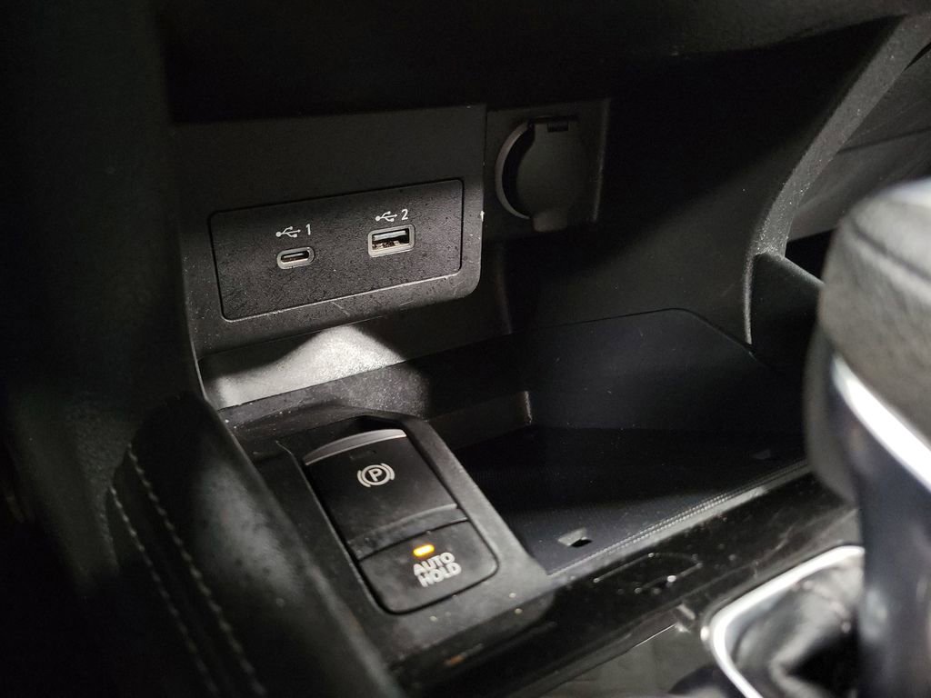 Used 2022 Nissan Kicks SR w/ Premium Package image 16