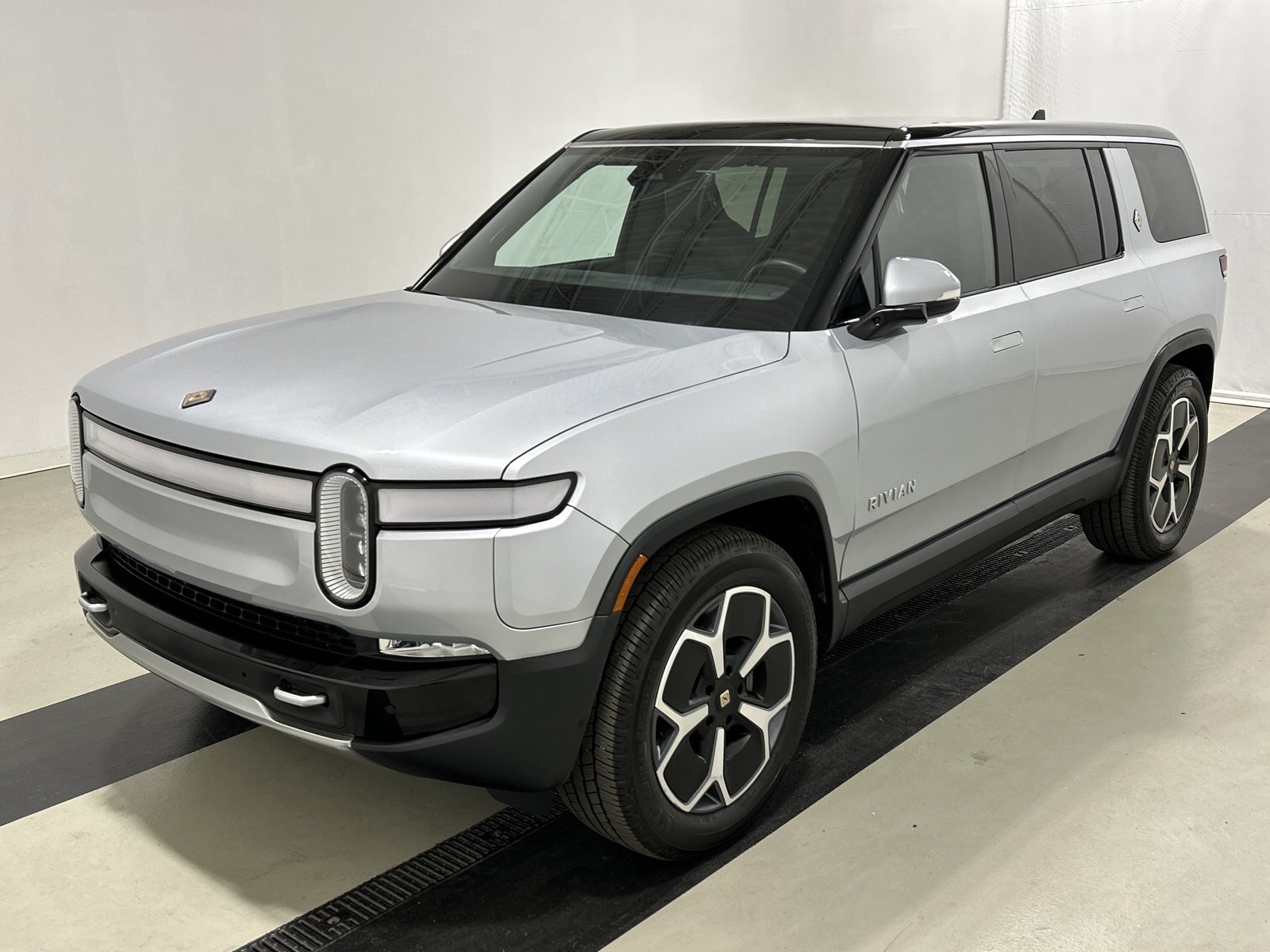 Used 2024 Rivian R1S Adventure