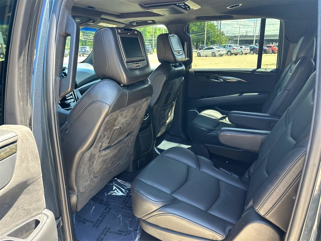 Used 2019 Cadillac Escalade ESV Platinum AWD/4WD image 10