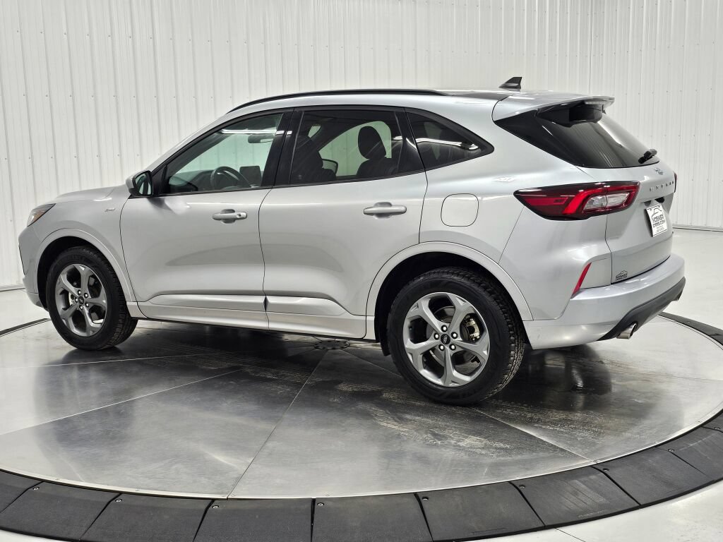 Used 2023 Ford Escape ST-Line Select AWD/4WD image 3