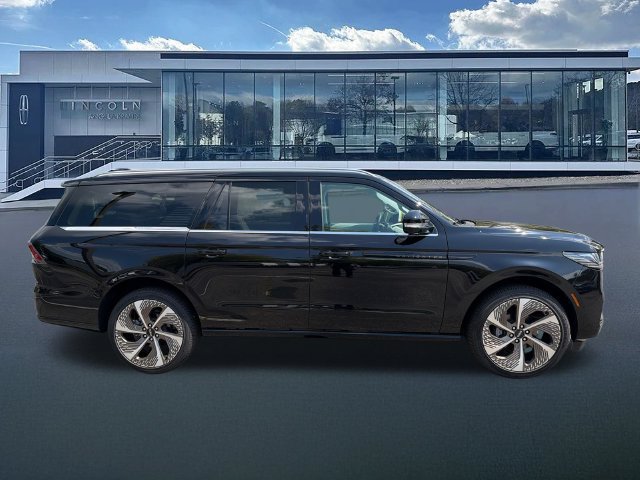 New 2027 Lincoln Navigator L Black Label AWD/4WD image 9