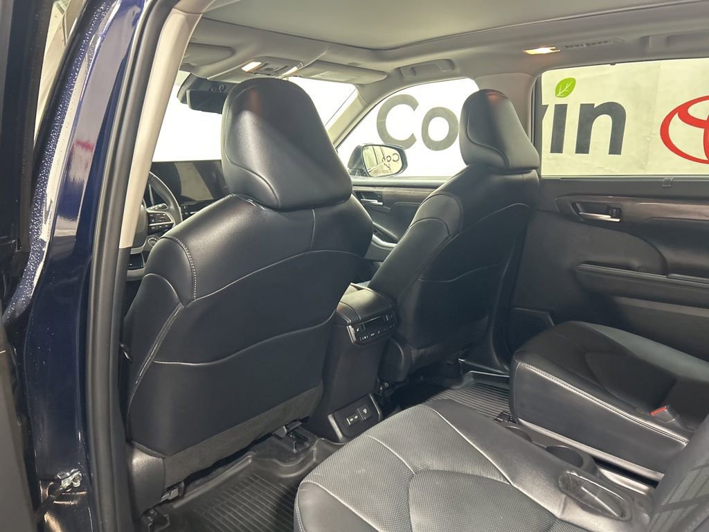 Used 2025 Toyota Highlander Platinum AWD/4WD image 19