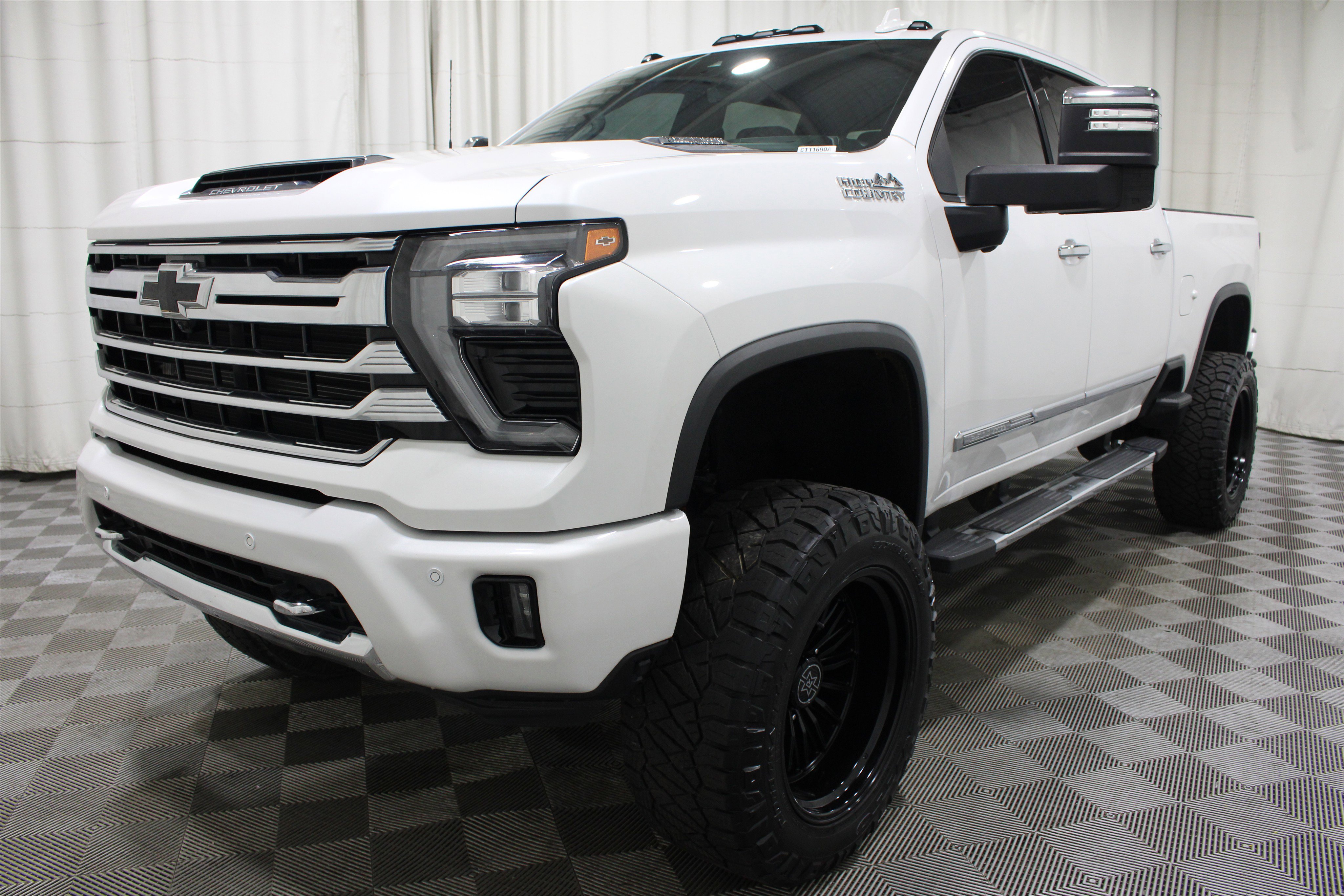 Used 2024 Chevrolet Silverado 2500 High Country w/ Technology Package AWD/4WD image 39