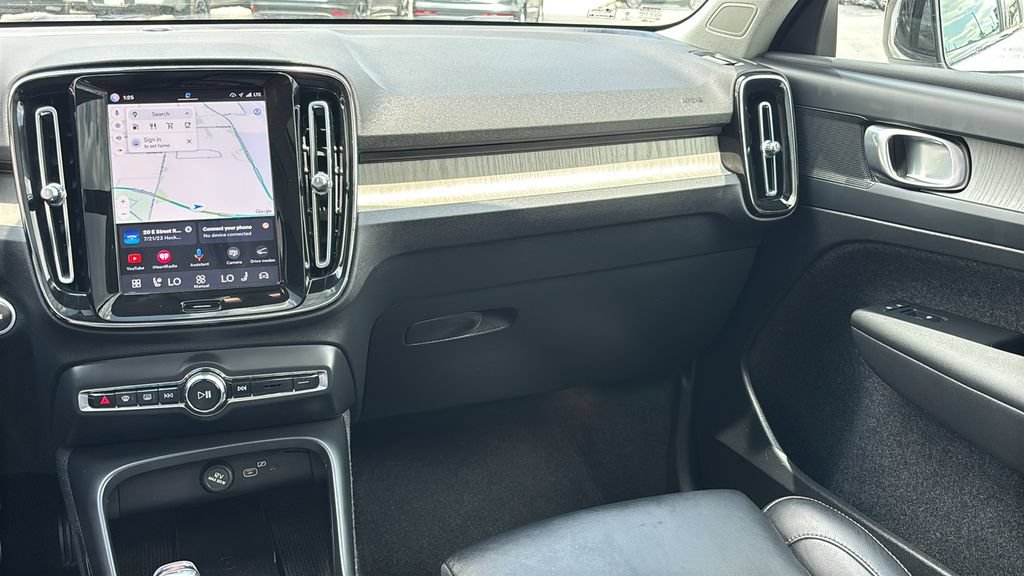 Used 2023 Volvo XC40 B5 Plus w/ Driver Assist Package AWD/4WD image 8
