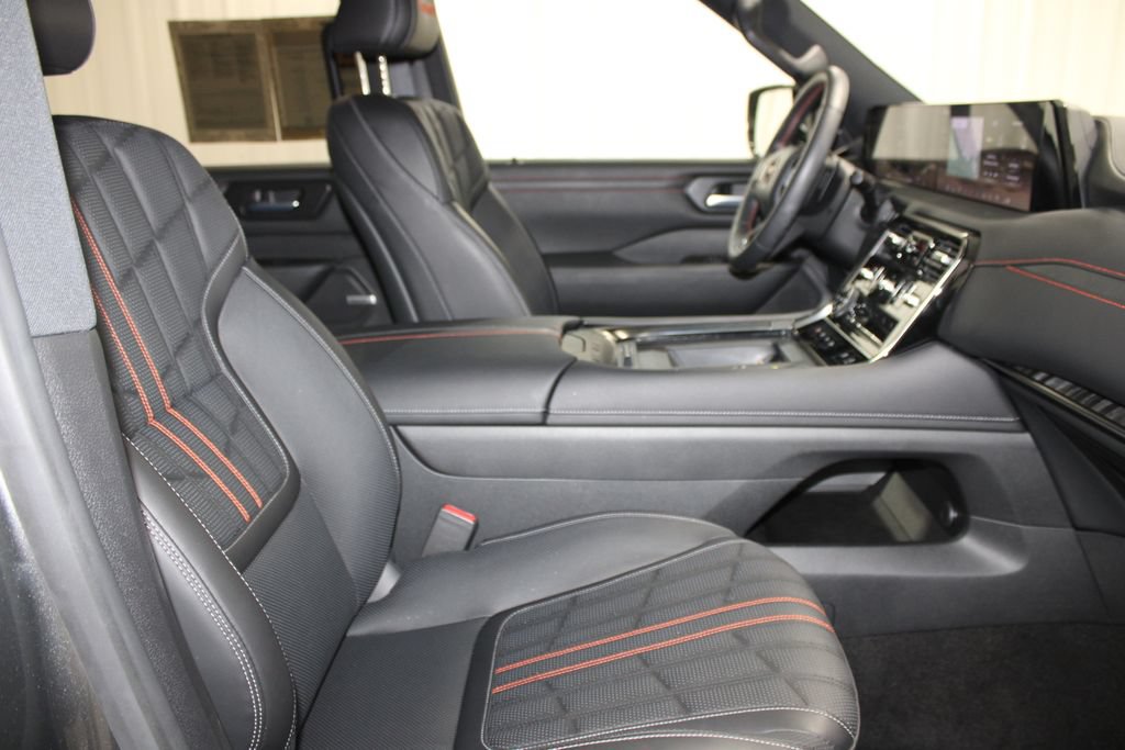 Used 2025 Nissan Armada PRO-4X AWD/4WD image 21