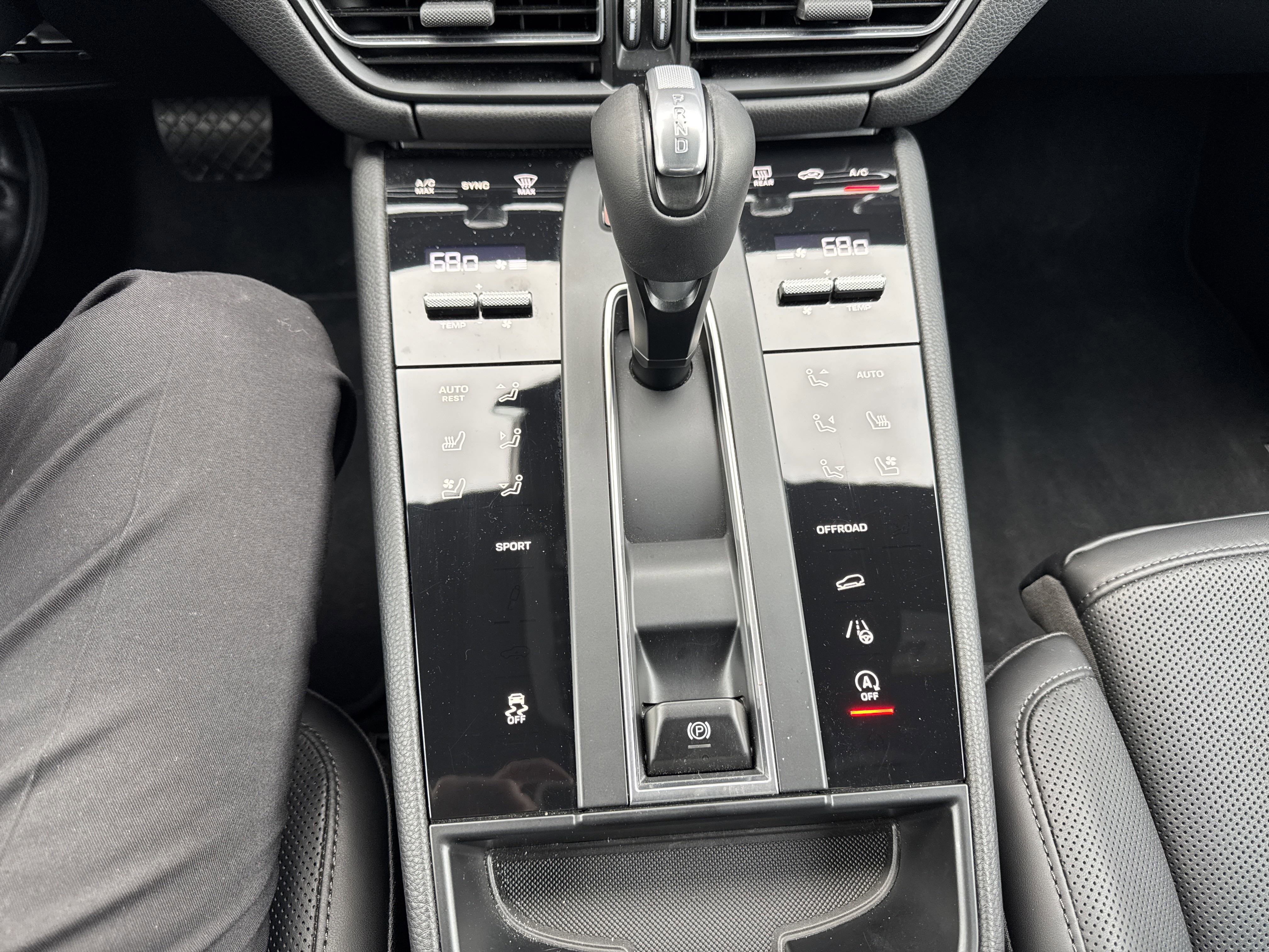 Certified 2025 Porsche Macan image 18