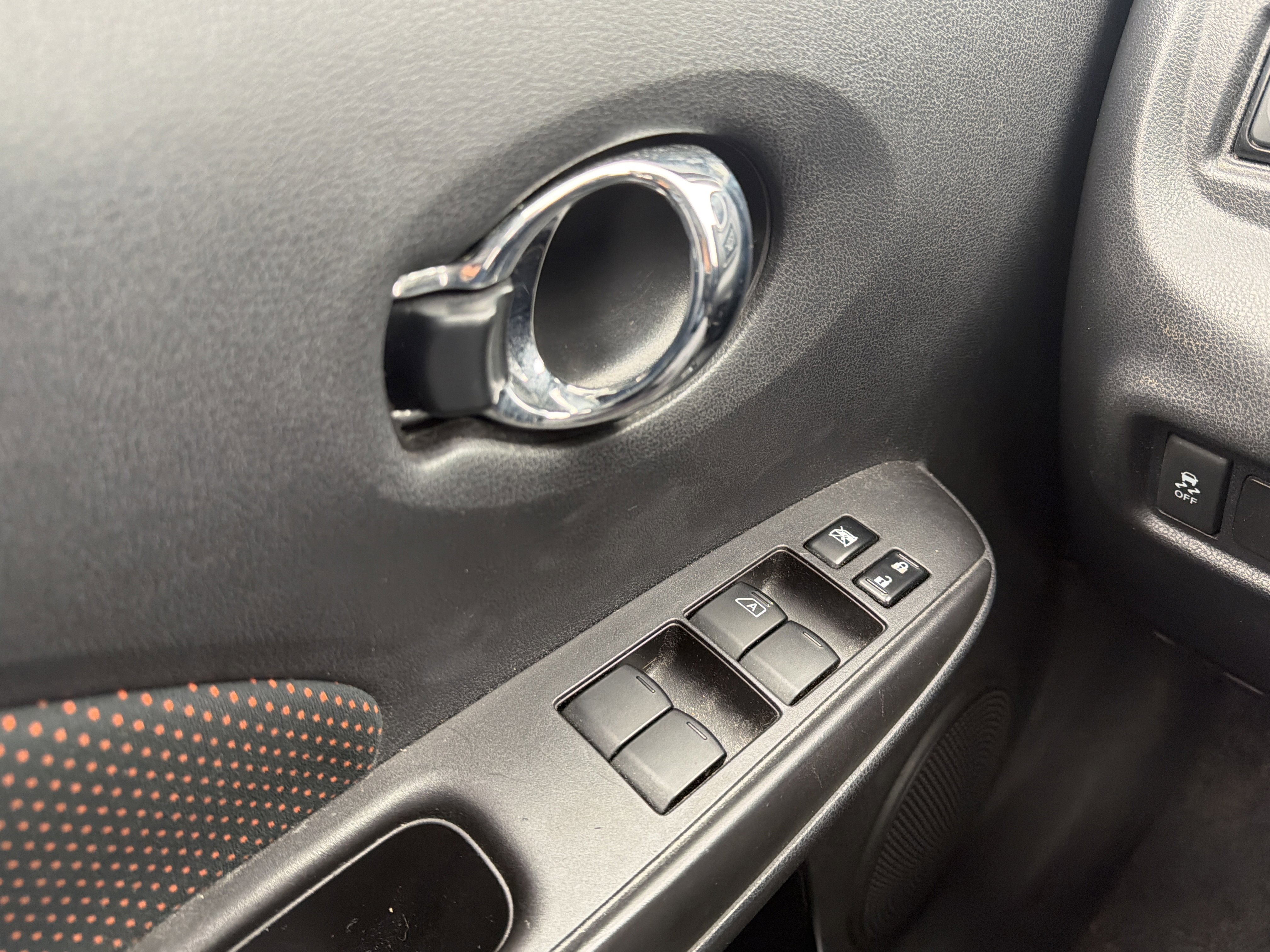 Used 2016 Nissan Versa Note SR image 23