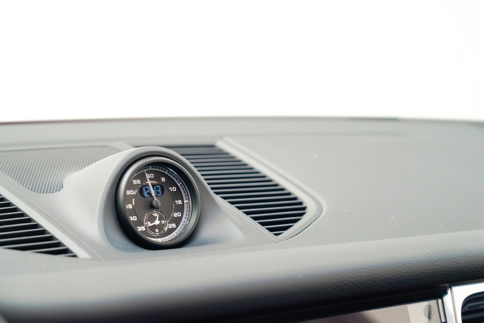 New 2026 Porsche Macan image 27