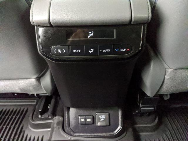 Used 2023 Toyota Highlander Limited image 19