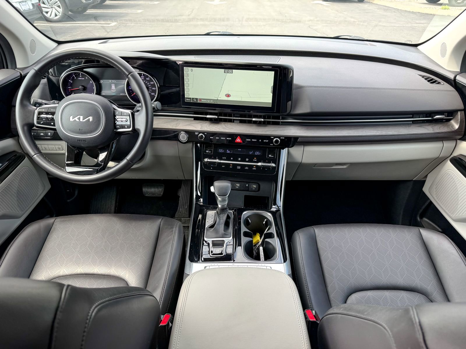 Used 2024 Kia Carnival EX FWD image 34