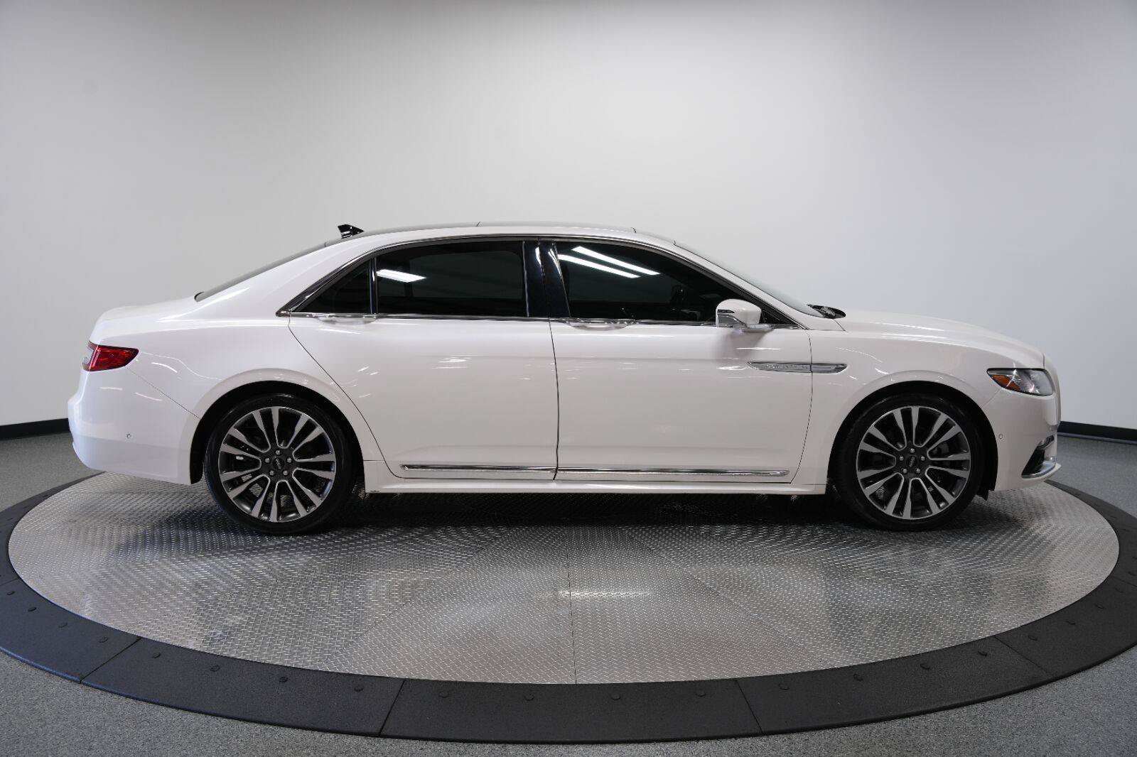 Used 2019 Lincoln Continental Reserve AWD/4WD image 10