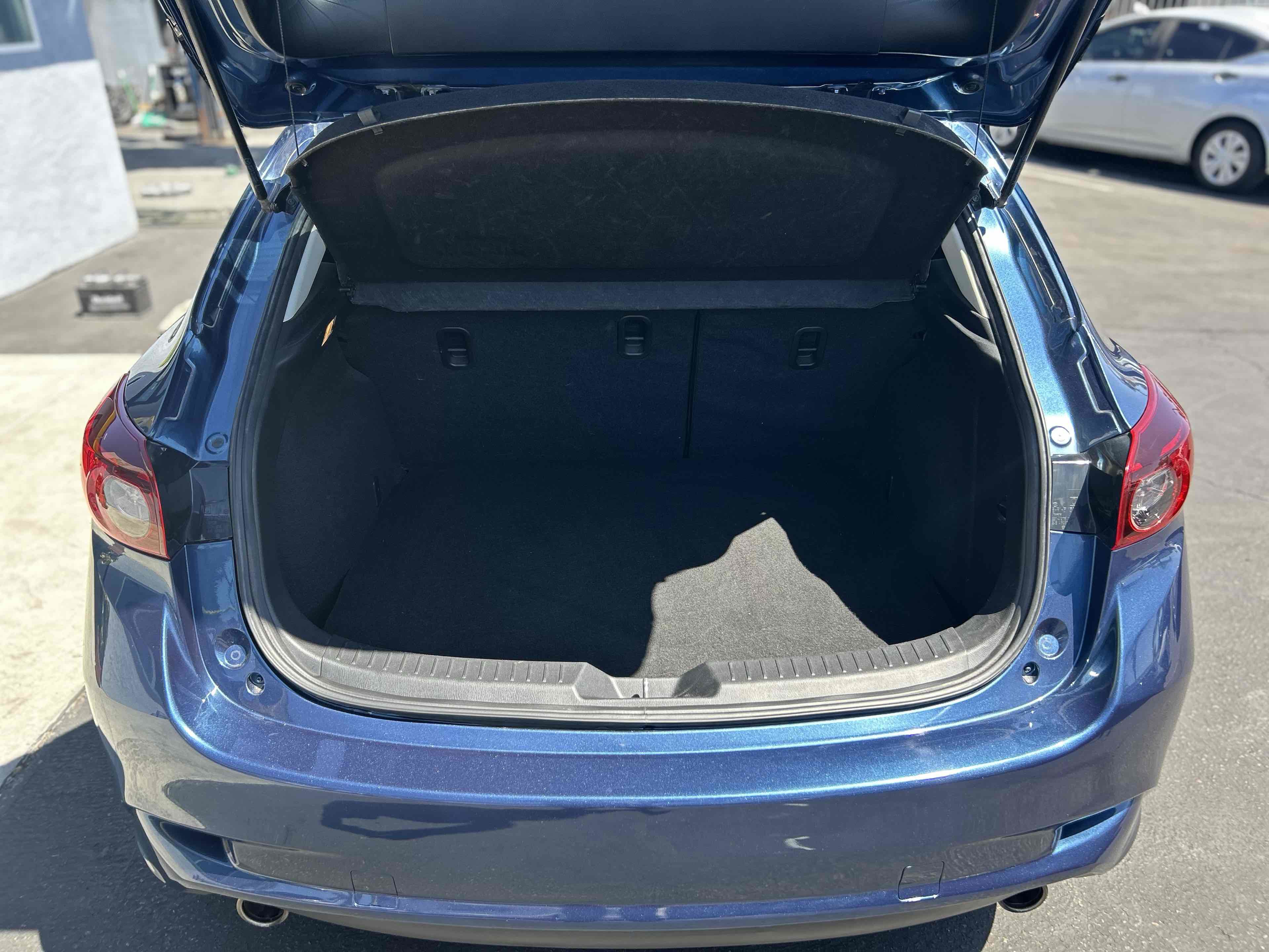 Used 2018 MAZDA MAZDA3 Touring image 8