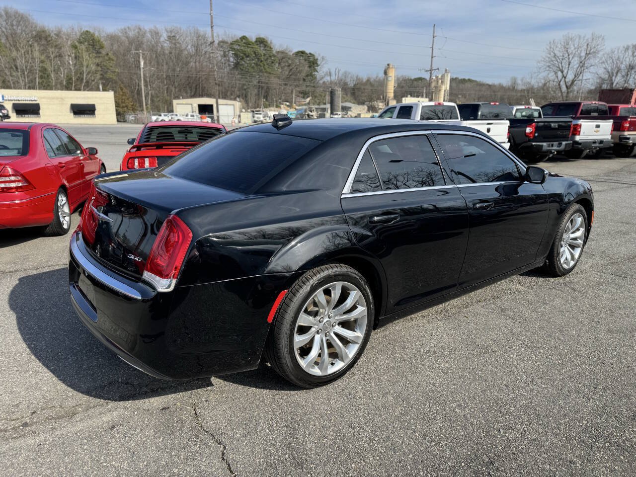 Used 2019 Chrysler 300 Touring w/ Chrome Appearance Package RWD image 3