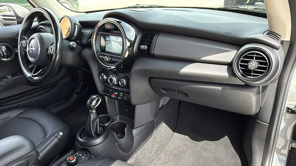 Used 2019 MINI Cooper 2-Door Hardtop w/ Signature Upholstery Package FWD image 38