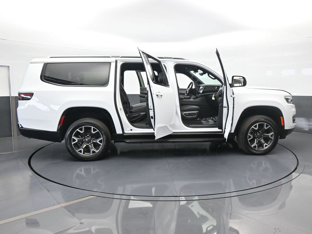 Used 2023 Jeep Wagoneer L Series III w/ Preferred Equipment Group image 78