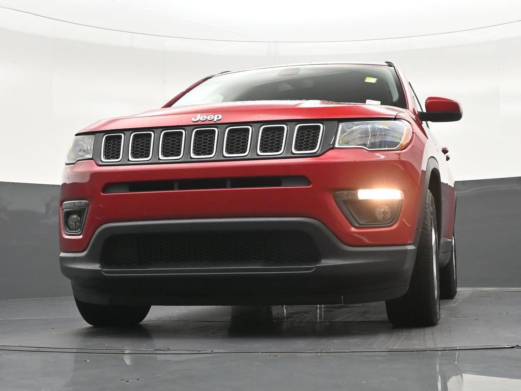 Used 2018 Jeep Compass Latitude FWD image 30