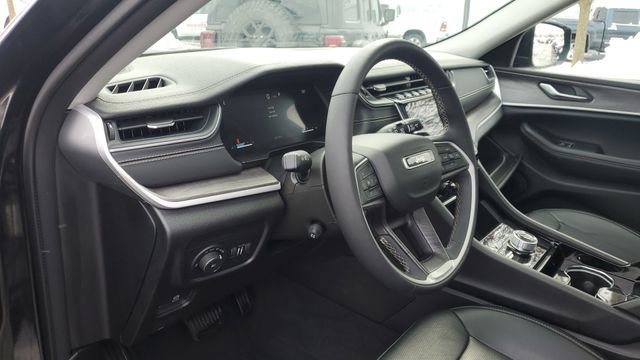 Certified 2023 Jeep Grand Cherokee L Limited w/ Luxury Tech Group II image 11