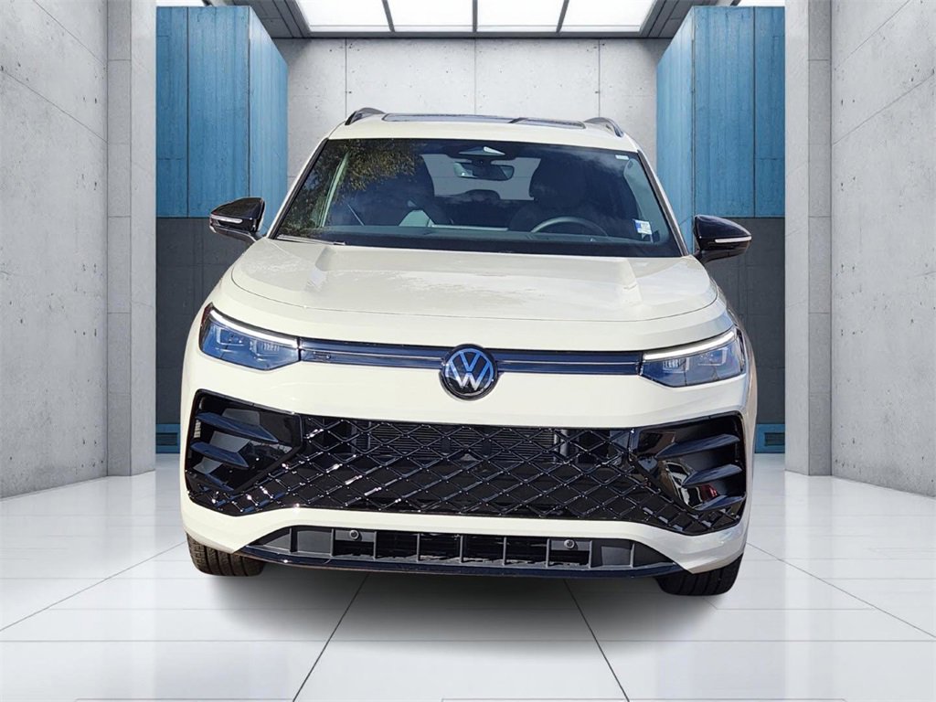 New 2025 Volkswagen Tiguan SE R-Line image 24