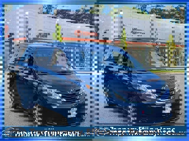 Certified 2017 Toyota Sienna LE