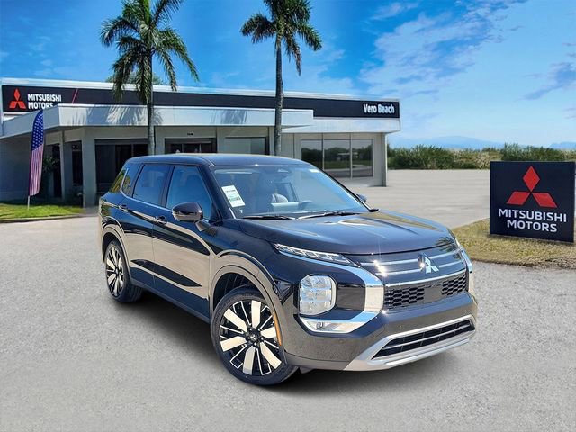 New 2025 Mitsubishi Outlander SE image 1