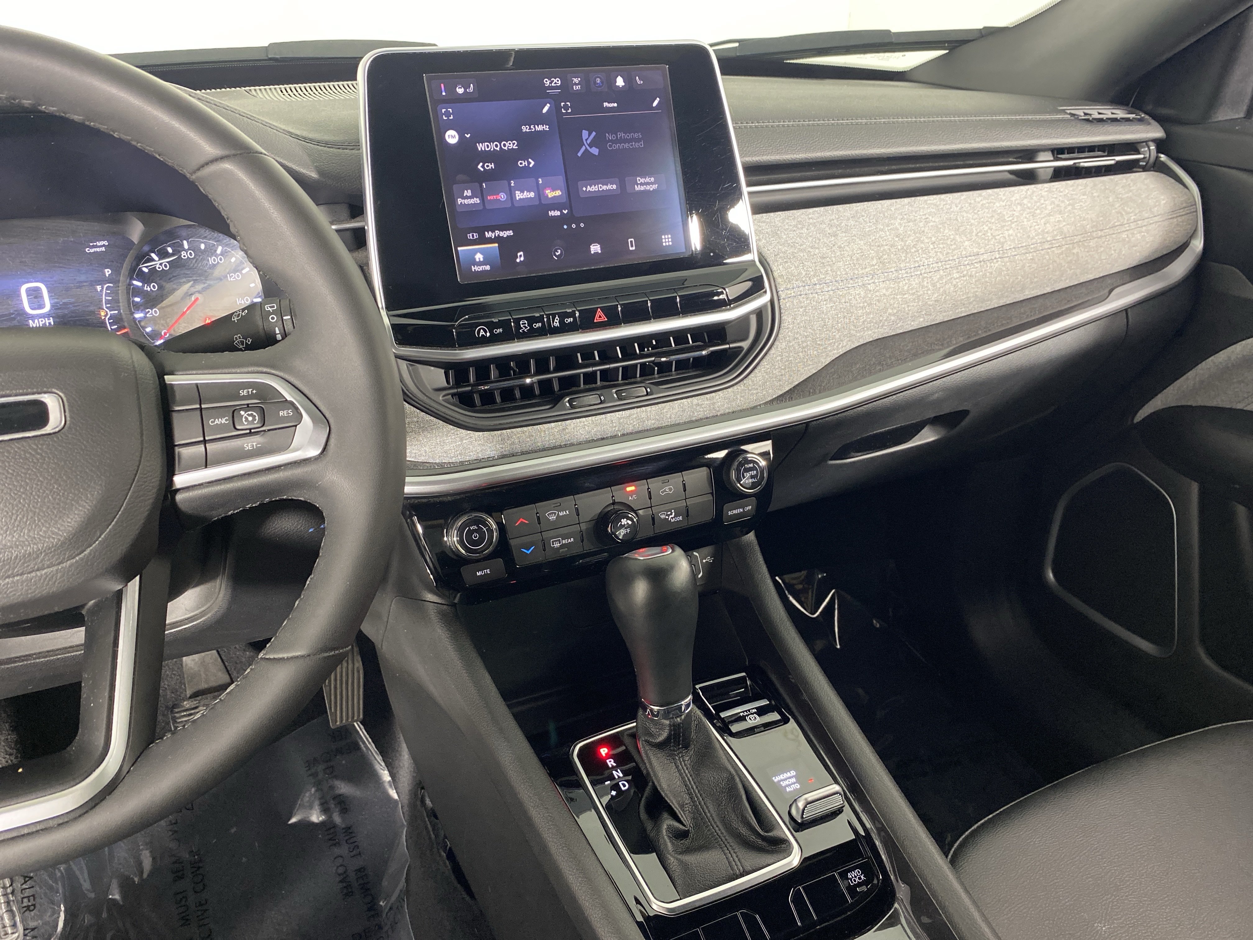 Used 2025 Jeep Compass Latitude AWD/4WD image 27