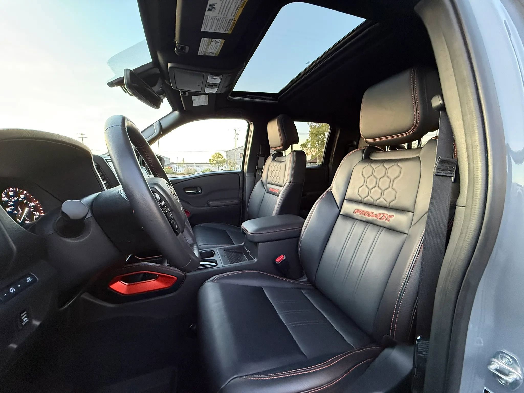 Used 2024 Nissan Frontier PRO-4X w/ Pro Premium Package image 9