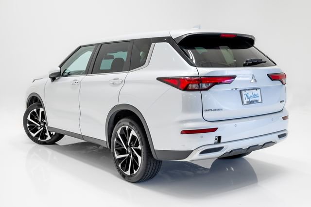 Used 2023 Mitsubishi Outlander SE Black Edition FWD image 24