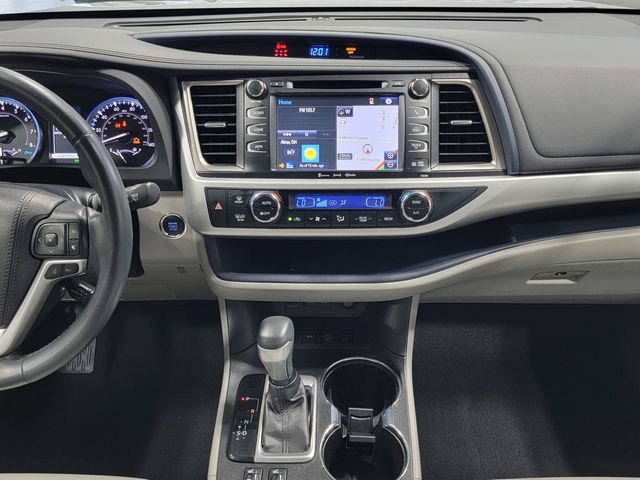 Used 2019 Toyota Highlander XLE AWD/4WD image 18