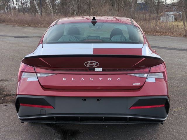 New 2025 Hyundai Elantra SEL image 4