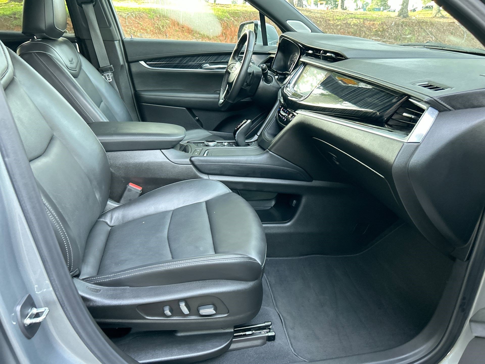 Used 2023 Cadillac XT6 Premium Luxury w/ Technology Package image 22