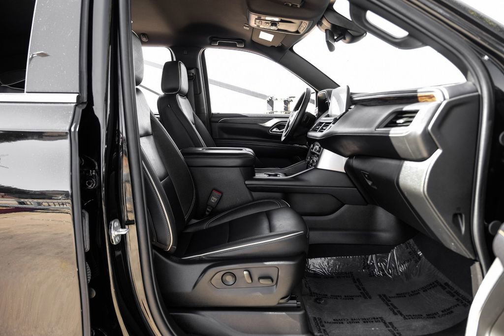 Used 2024 Chevrolet Suburban Premier image 31