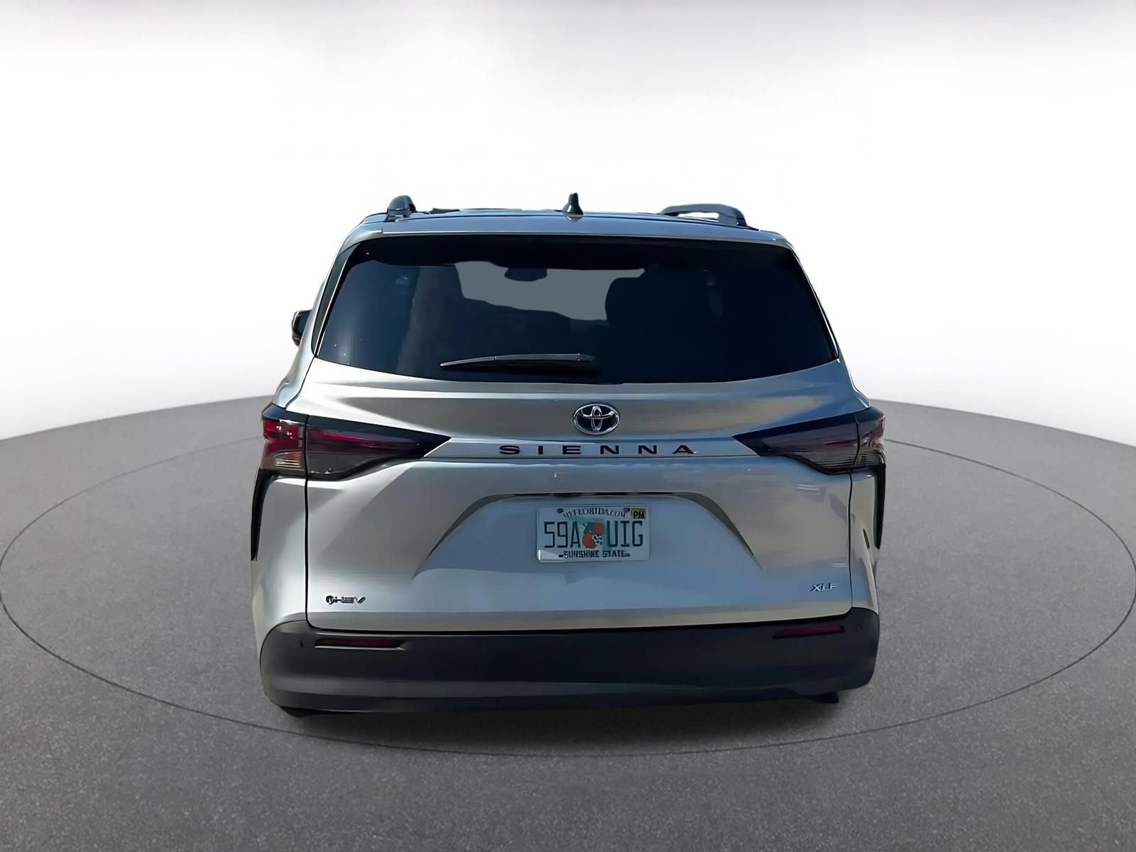 Used 2025 Toyota Sienna XLE FWD image 12