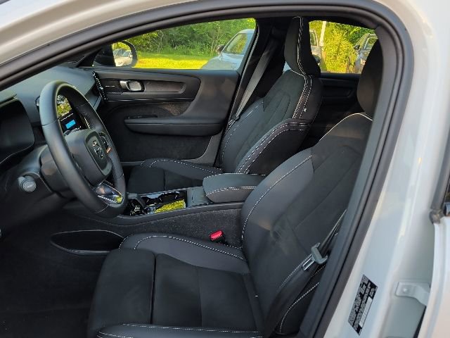 Used 2023 Volvo C40 P8 Recharge Ultimate AWD/4WD image 16