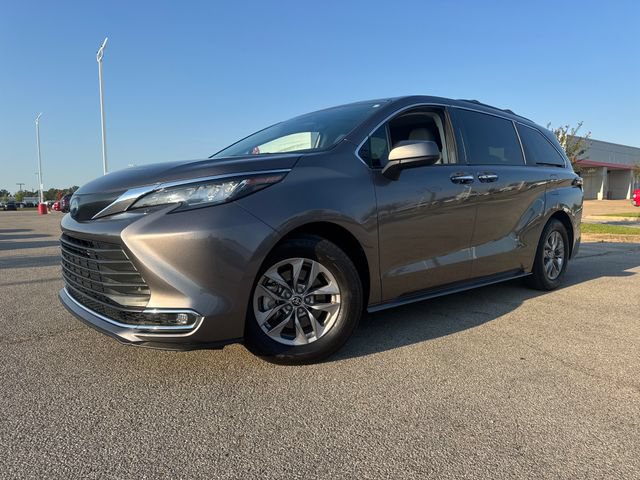 Used 2022 Toyota Sienna XLE