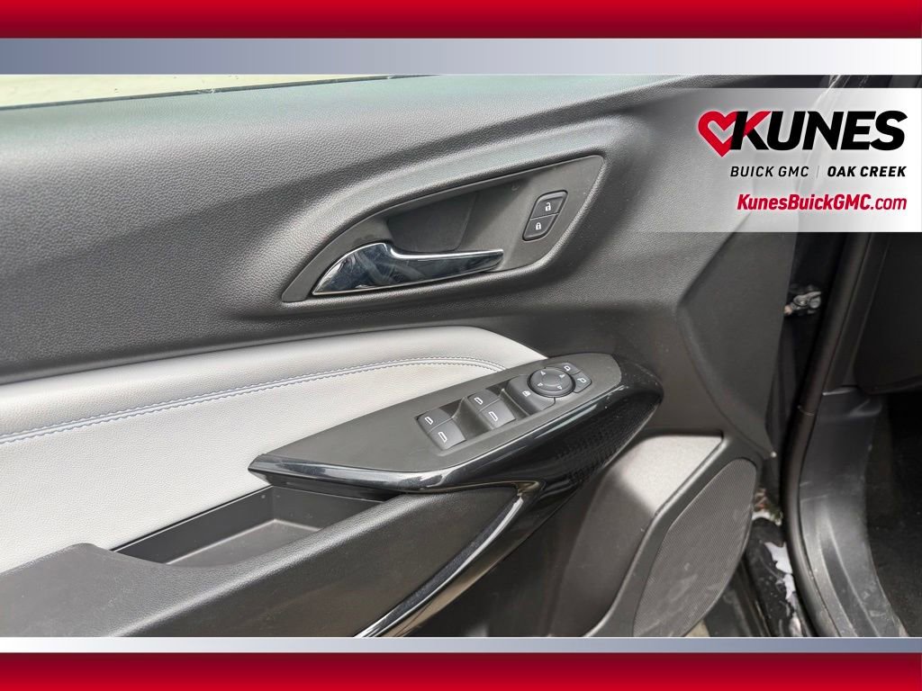 Used 2025 Chevrolet Trax LT w/ LT Convenience Package FWD image 7