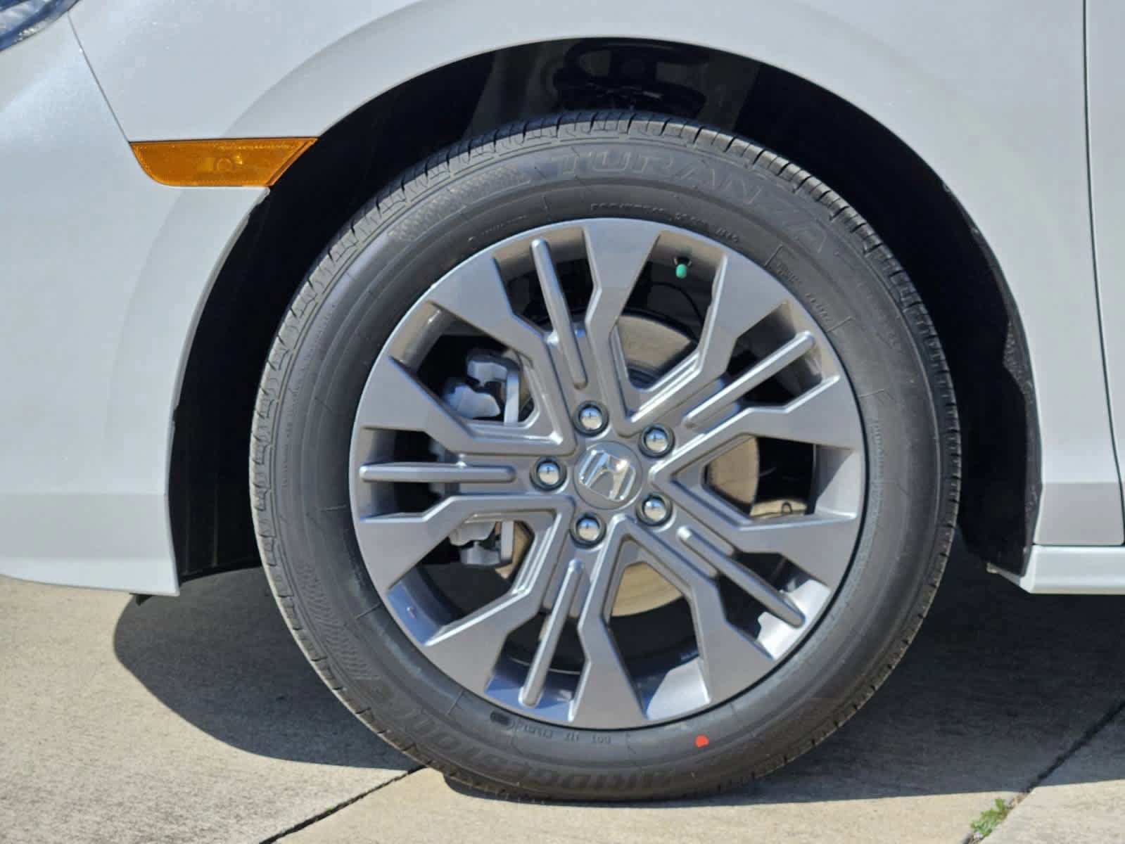 New 2026 Honda Odyssey Touring image 9