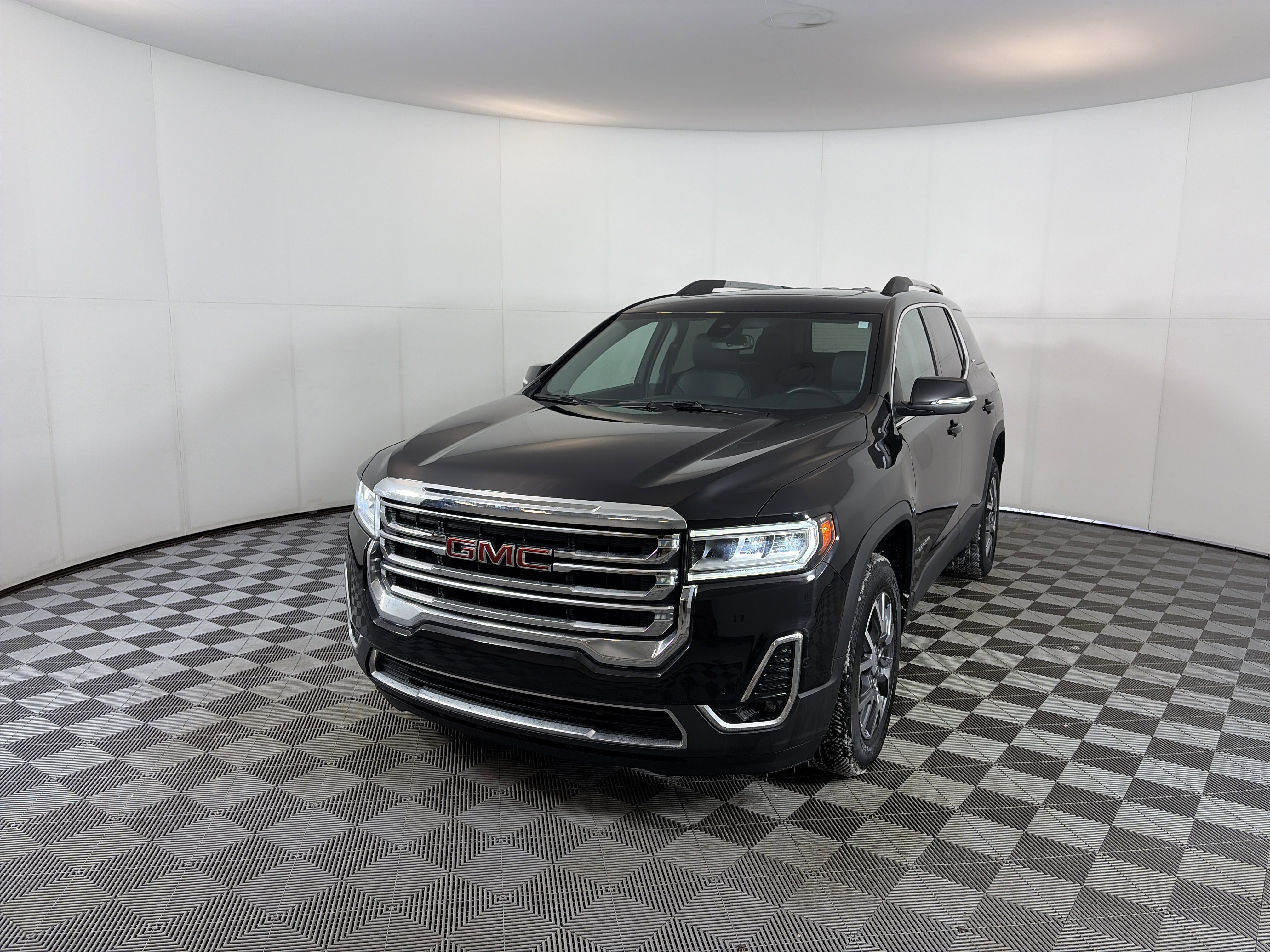 Used 2023 GMC Acadia SLT w/ Preferred Package image 2