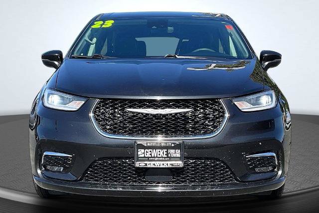 Used 2023 Chrysler Pacifica Touring-L FWD image 3