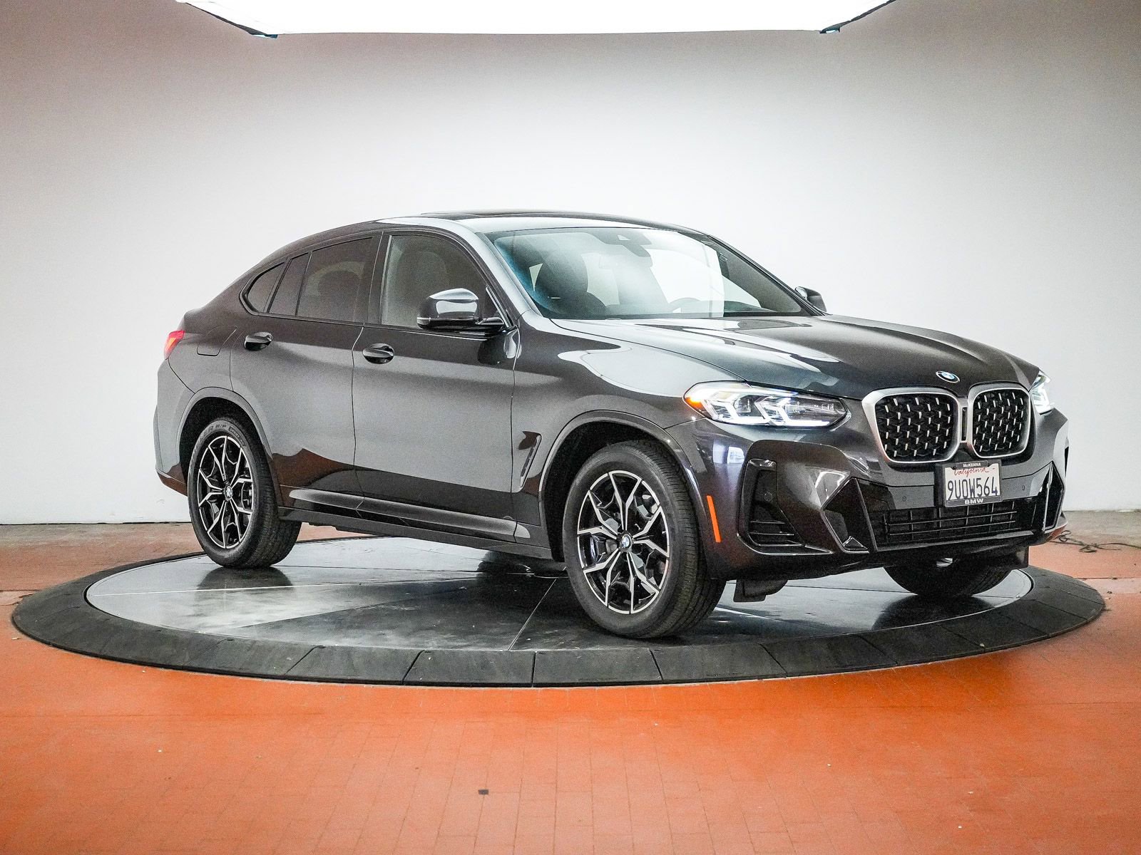 Used 2025 BMW X4 xDrive30i image 6