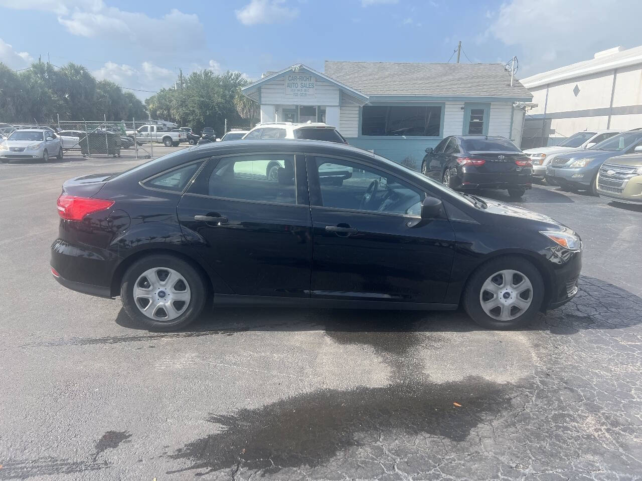 Used 2018 Ford Focus S FWD image 3