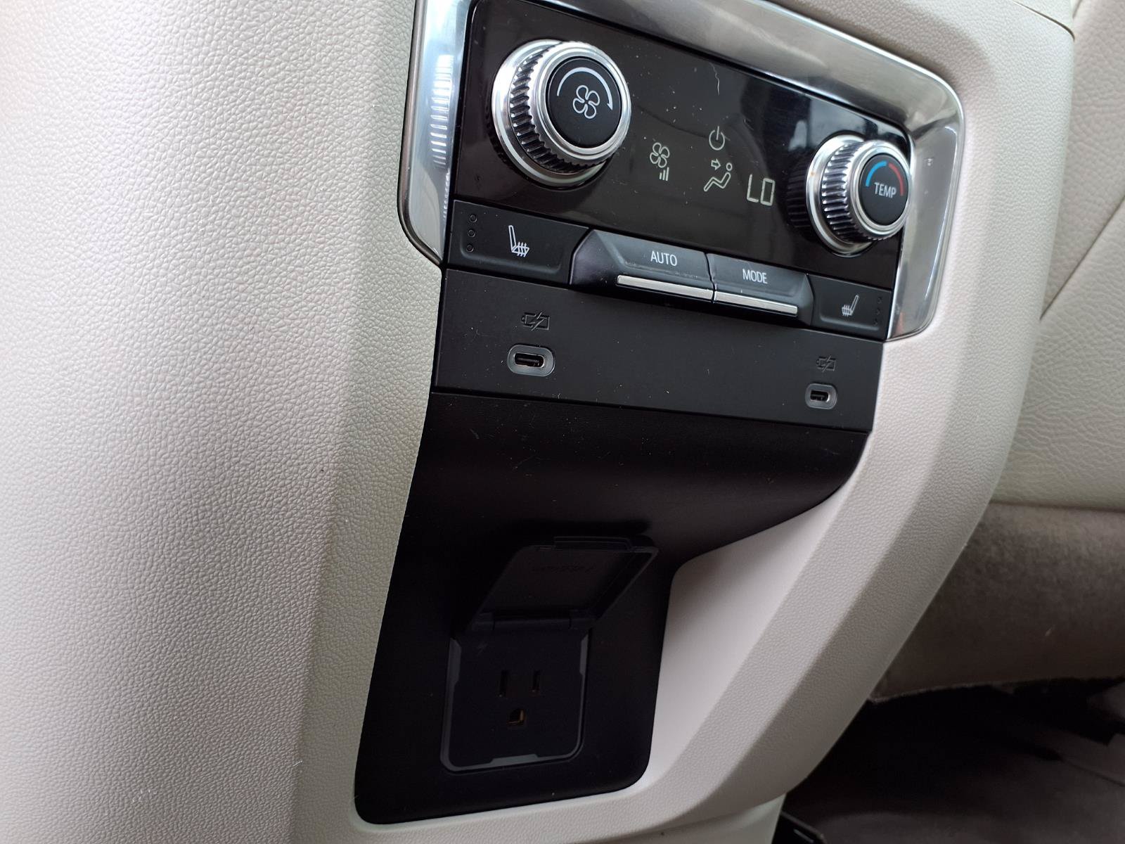 Used 2022 GMC Yukon XL Denali AWD/4WD image 25
