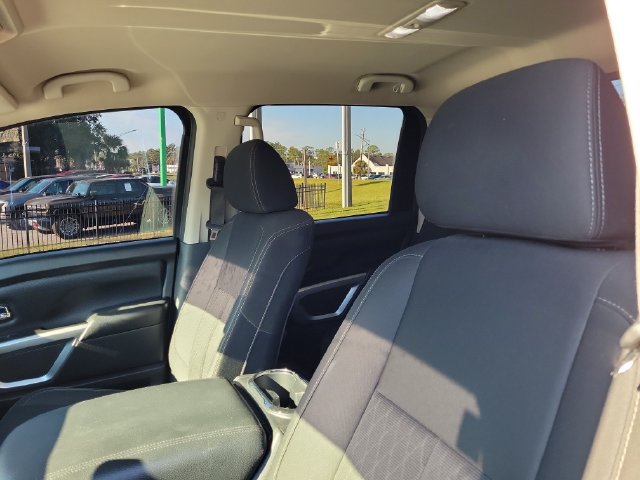 Used 2019 Nissan Titan SV w/ SV Convenience Package AWD/4WD image 18