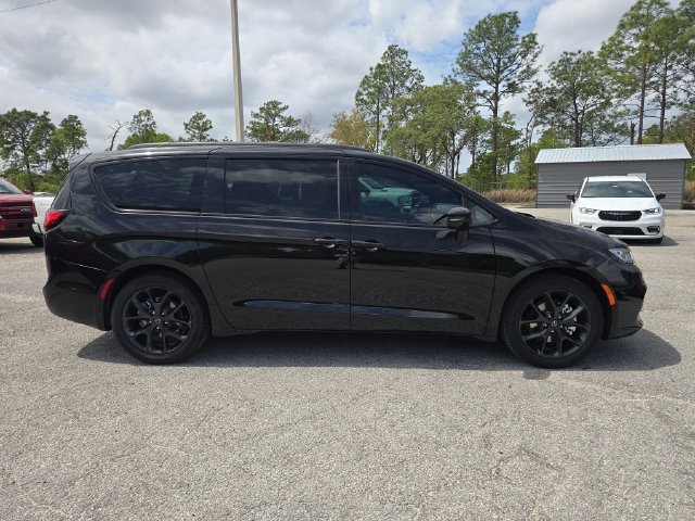 New 2026 Chrysler Pacifica Select w/ S Appearance Package FWD image 3