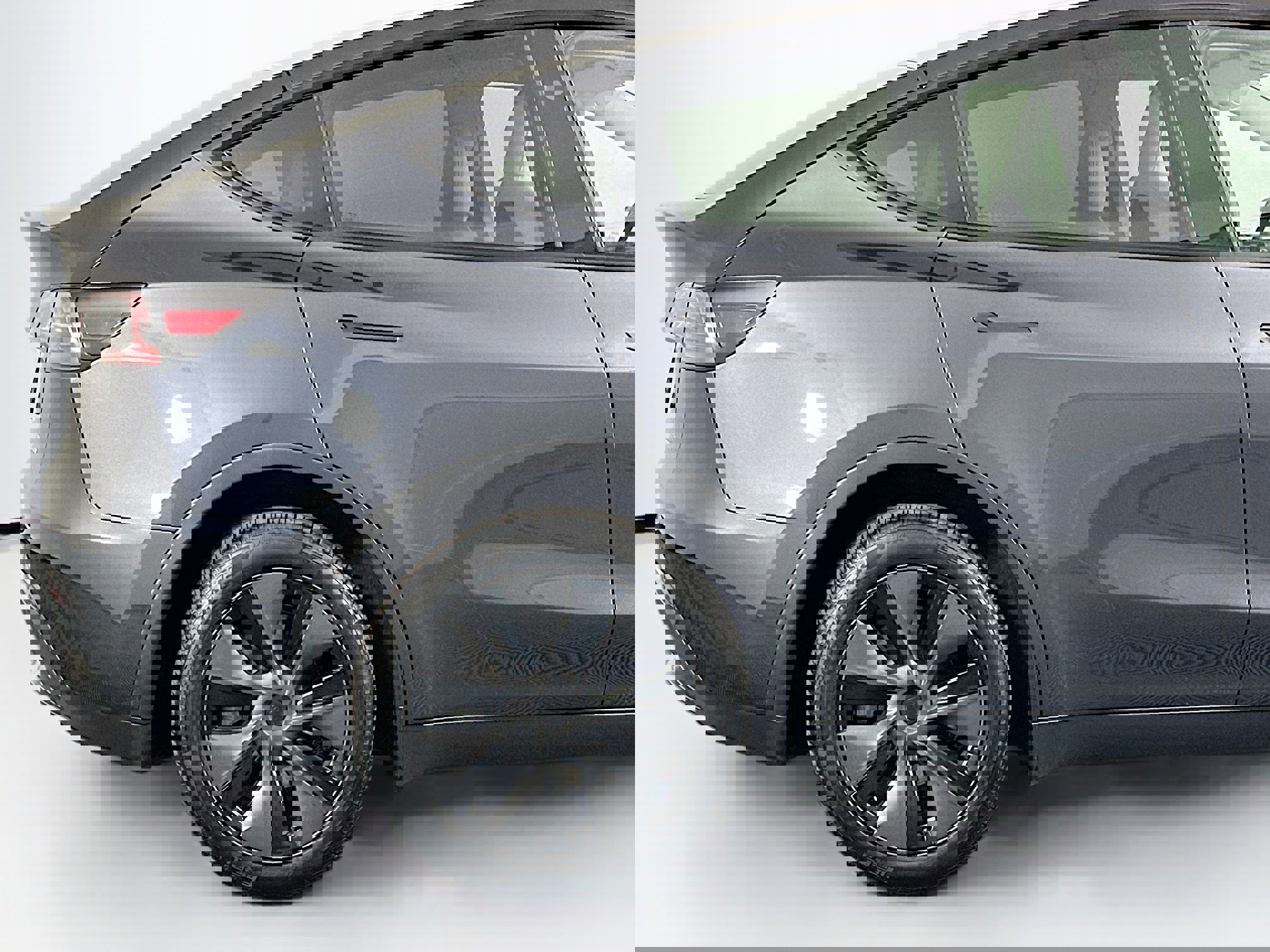 Used 2025 Tesla Model Y Long Range image 43