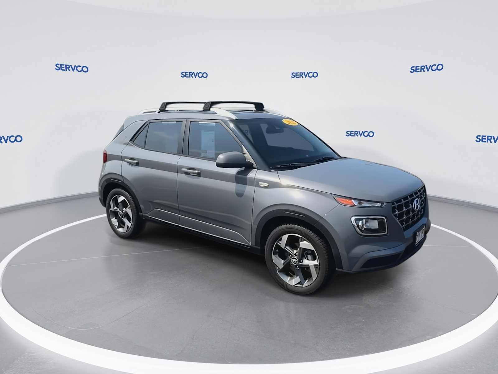 Used 2022 Hyundai Venue SEL w/ Cargo Package FWD image 2