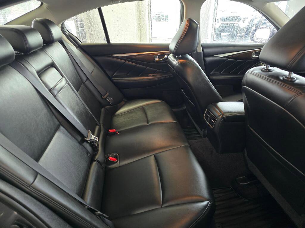 Used 2019 INFINITI Q50 Luxe w/ Essential Package (3.0T Luxe) AWD/4WD image 40