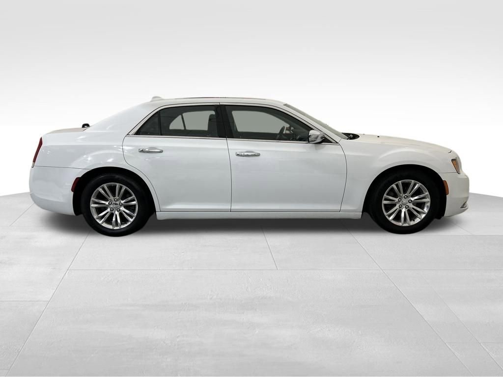 Used 2017 Chrysler 300 C image 7