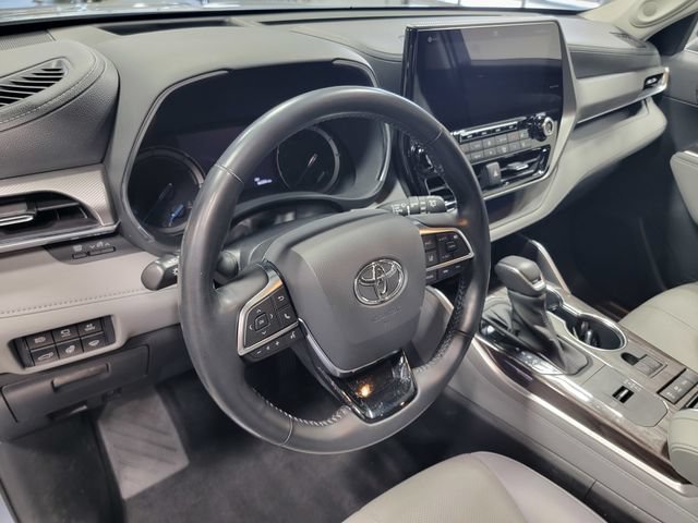 Used 2021 Toyota Highlander Platinum AWD/4WD image 12