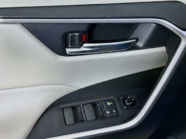 Used 2019 Toyota RAV4 XLE w/ Convenience Package FWD image 23