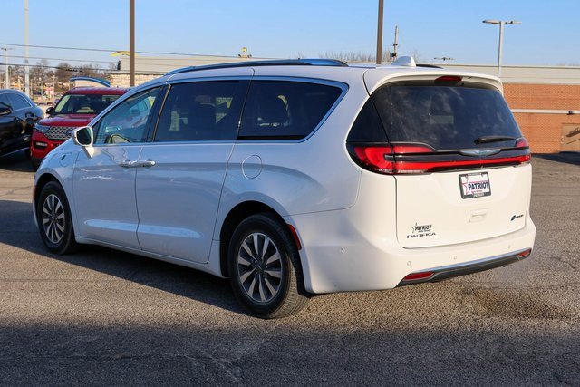 Used 2021 Chrysler Pacifica Touring-L image 5